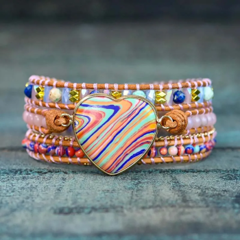 Handgefertigtes 5-lagiges Wickelarmband aus Leder mit Jaspis-Herz